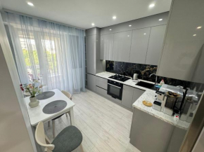 Modern Apartment near Airport with Parking